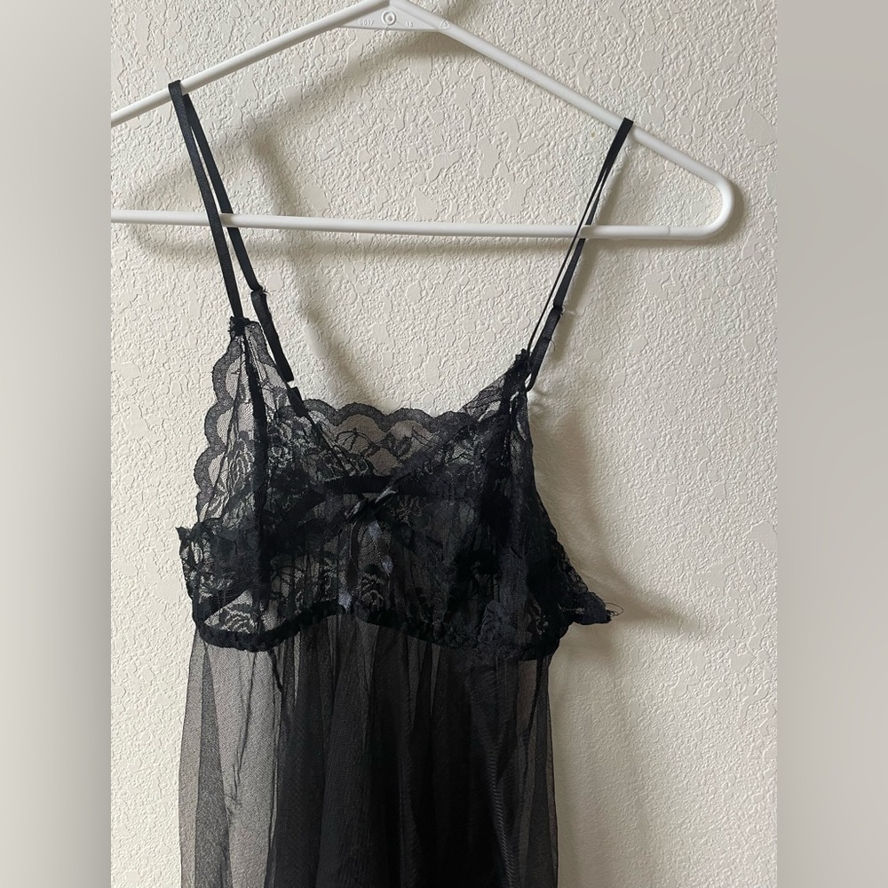 Sexy sheer lace nightie - Picture 2 of 4